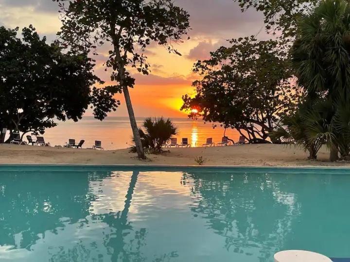 فيلا Irie Vibes Ocean View نيغريل المظهر الخارجي الصورة